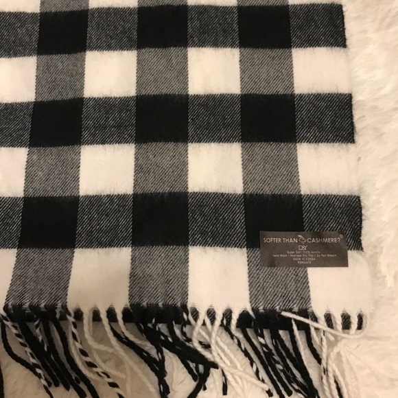 Black & White Plaid Scarf - Picture 3 of 3